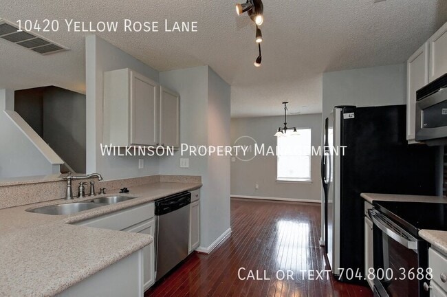 Building Photo - 10420 Yellow Rose Ln