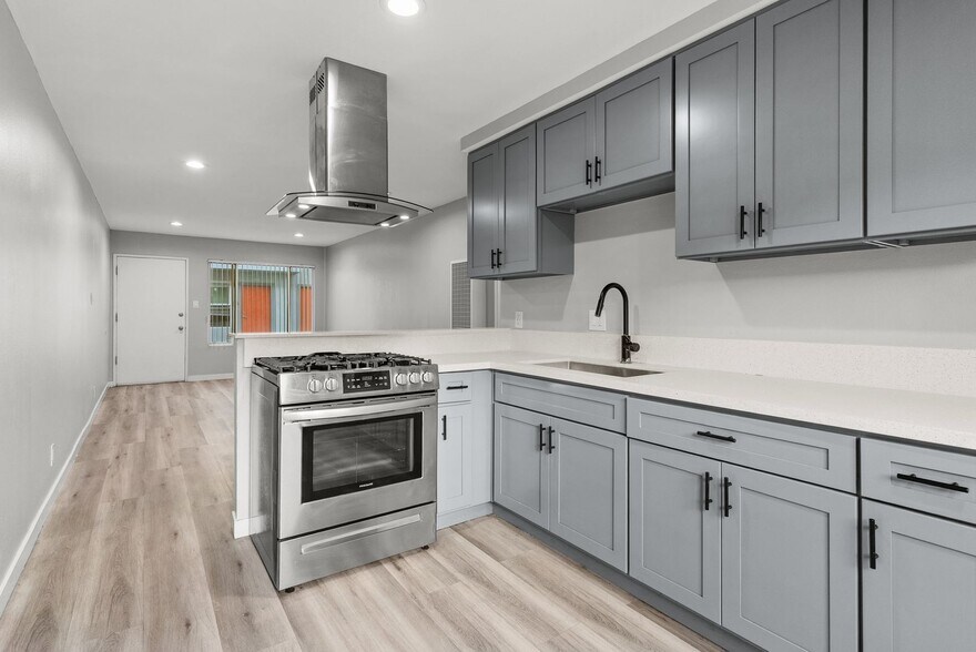 Building Photo - 10442 Lampson Ave