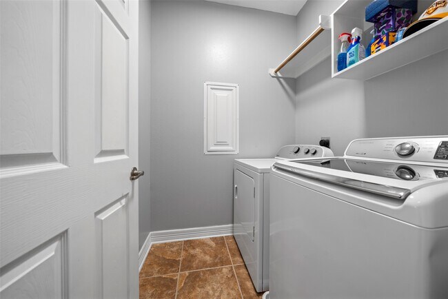 Building Photo - 8815 Rollick Dr