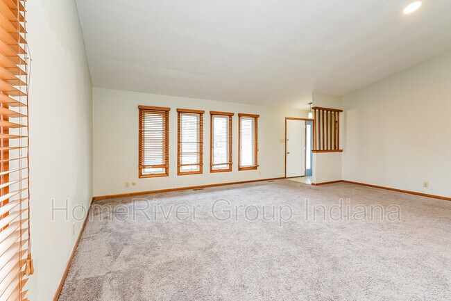 Building Photo - 712 Daffon Dr