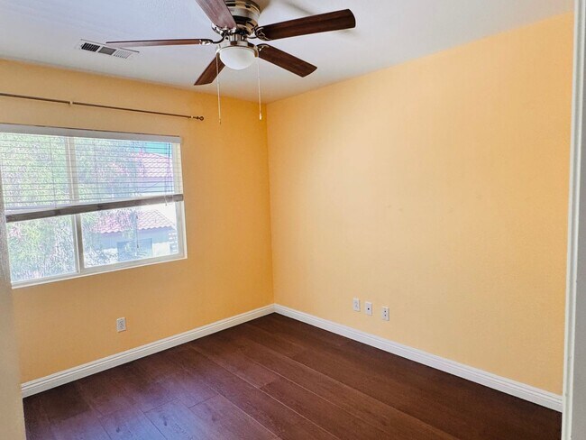 Building Photo - Home For Rent