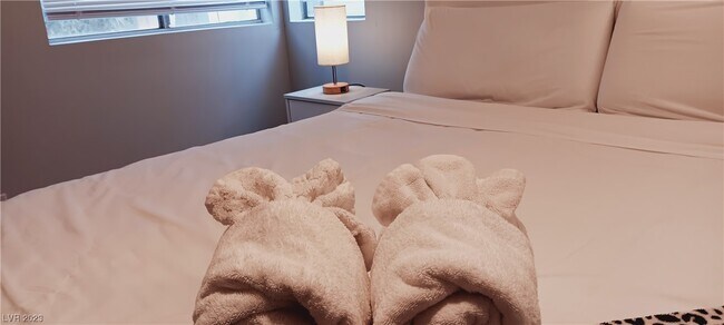 Building Photo - 5045 Spencer St