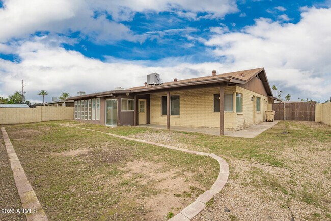 Building Photo - 5055 W Vogel Ave