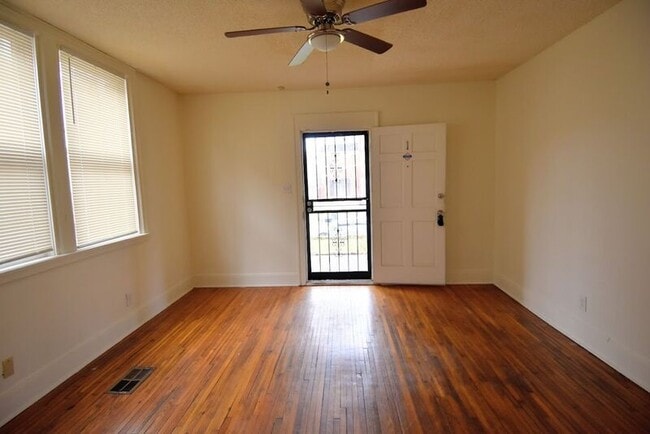 Building Photo - 820 Maury St