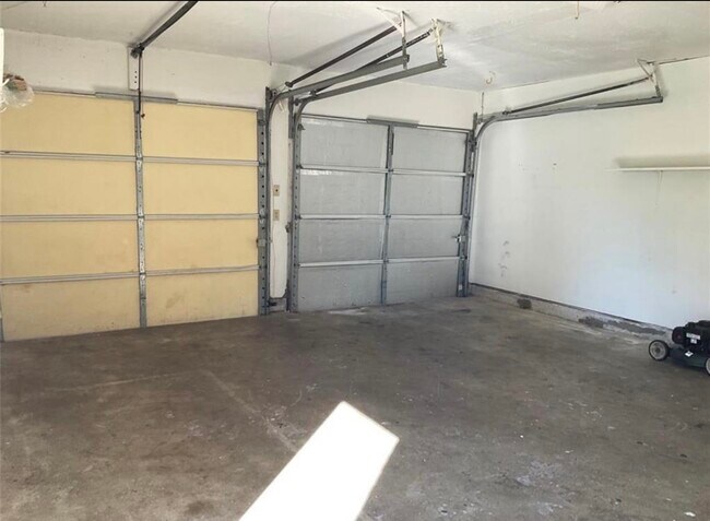 Building Photo - 805 Northbend Dr