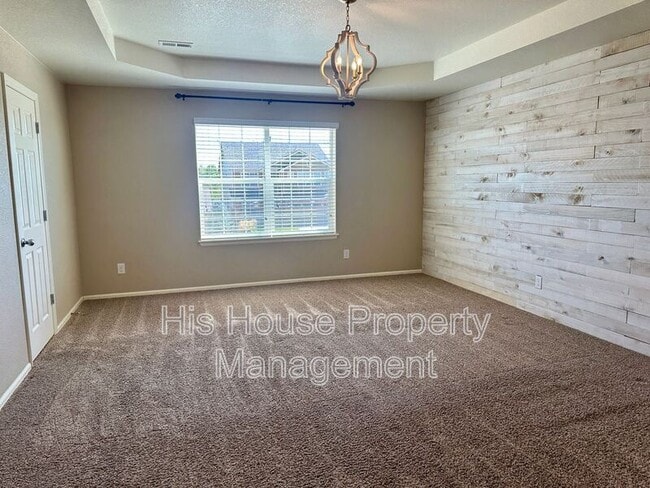 Building Photo - 2122 Longfin Ct
