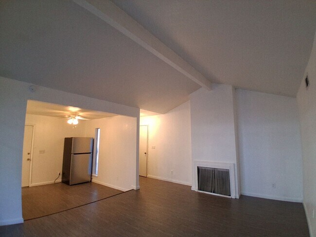 Building Photo - Thistlewood3505/3507