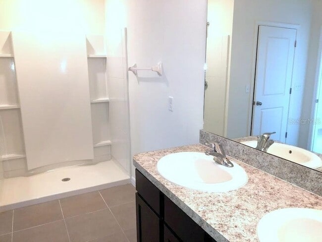 Building Photo - 11150 Leland Groves Dr