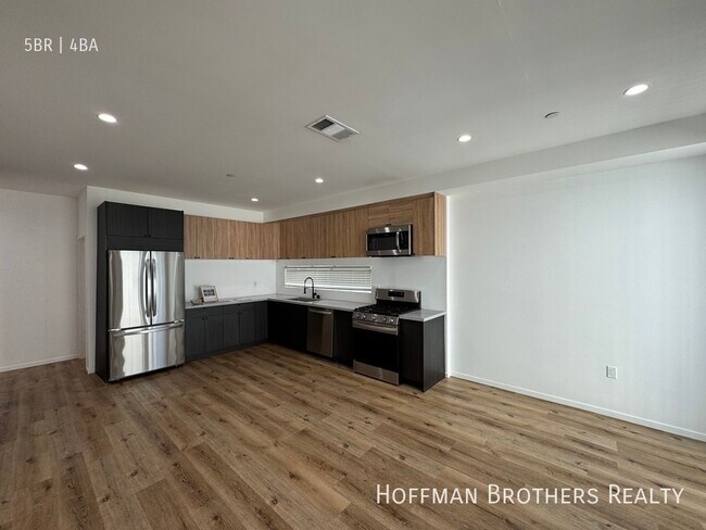 Building Photo - 660 Mariposa Ave