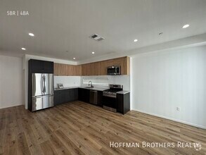 Building Photo - 658 Mariposa Ave