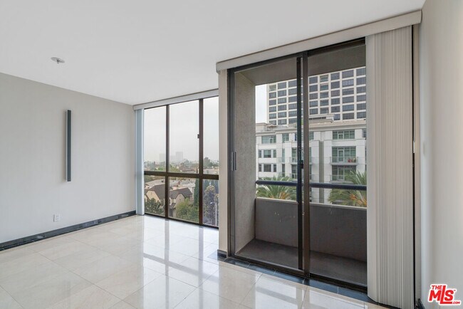 Building Photo - 10660 Wilshire Blvd