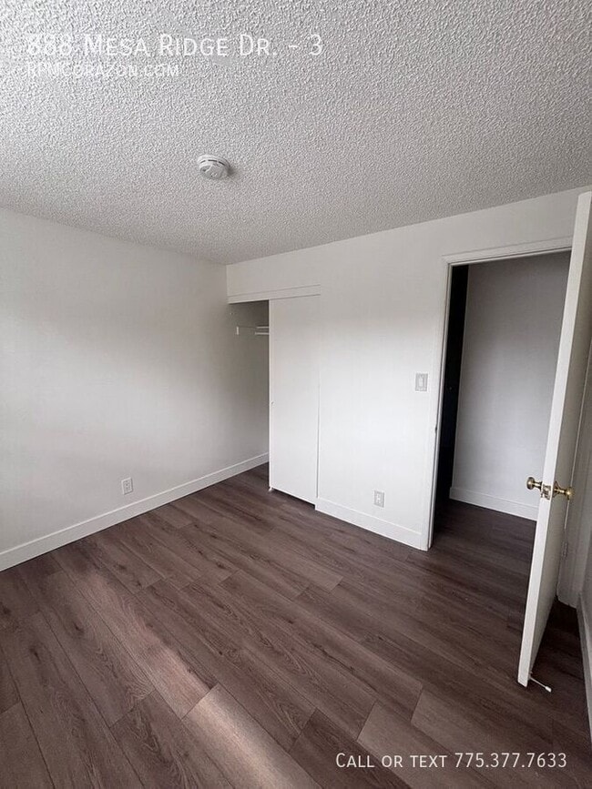 Building Photo - 888 Mesa Ridge Dr