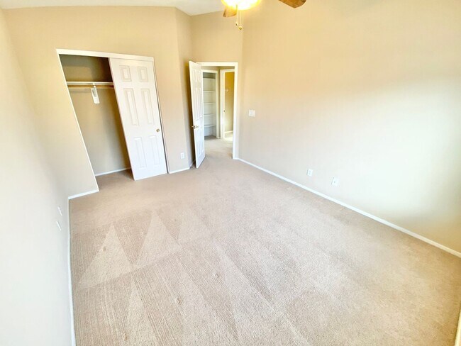 Building Photo - OVELY  2 BED ROOM 2 BATHROOM TOWNHOES LOCATED IN A GATED COMMUNITY IN HENDERSON