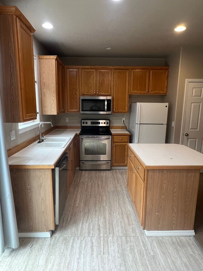 Building Photo - 3 Bedroom 2.5 Bath Home in Kelly Creek Estates
