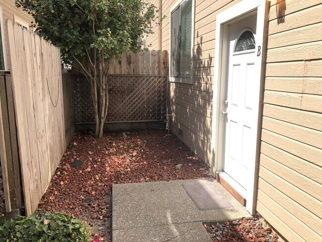 Building Photo - 815 15th St