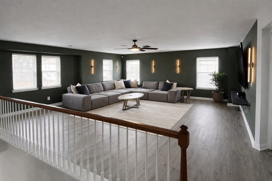 Upstairs has a huge den as large as primary suite. Multipurpose room for entertainment - 429 Indigo Ridge Dr