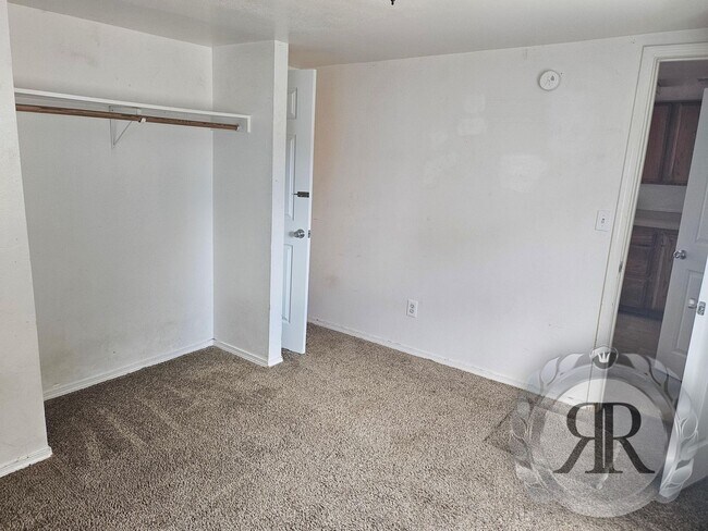 Building Photo - 2 Bedroom 1 Bathroom Home