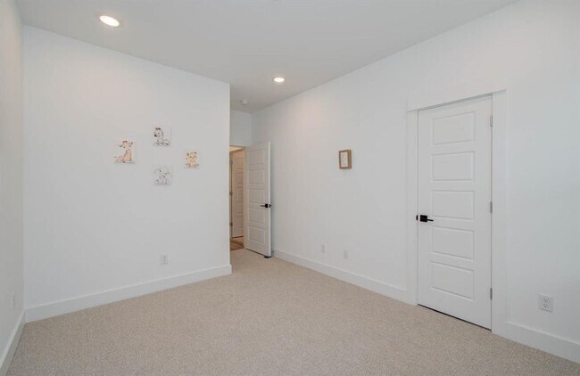 Building Photo - 970 Highland Sound Ln