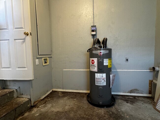 Building Photo - 3417 SW Crestview- COMING SOON!