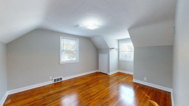 Building Photo - AVAILABLE AUGUST 1st! Spacious 4 Bedroom House Near Campus!