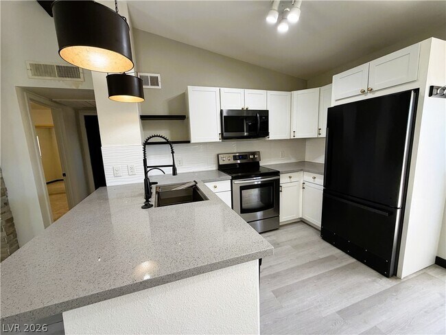 Building Photo - 328 N Linn Ln