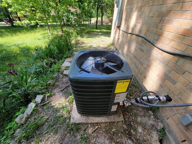 Building Photo - BEAUTIFUL RECENTLY REMODELED LEASE HOME IN HUNTSVILLE, TEXAS