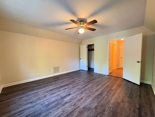Building Photo - 3 Bedroom, 2 Bathroom House in Lewisville!