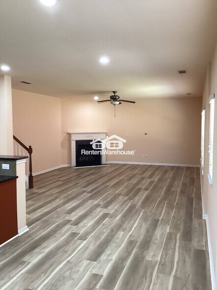 Building Photo - 4470 Hedgewood Dr