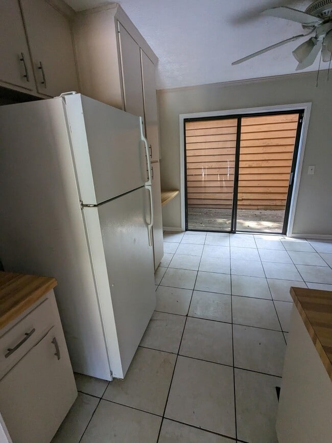 Building Photo - 2983 Bay Shore Dr