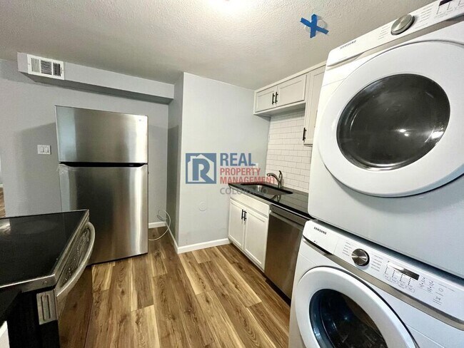 Building Photo - 1614 Manitou Blvd