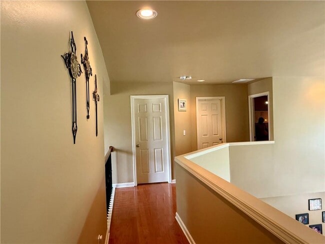 Building Photo - 585 Marylebone Dr