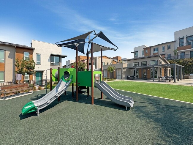 Building Photo - Beautiful 3B/2.5BA Townhome in Vista for R...