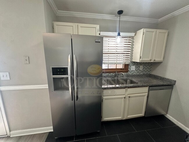 Building Photo - 2BR Townhouse in Roswell