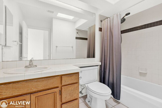 Building Photo - Spacious Coastal Condo with Rooftop Ocean ...