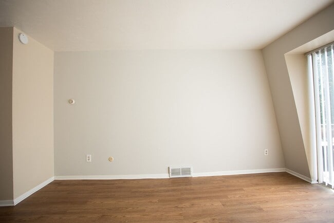 Building Photo - 604 Marine St