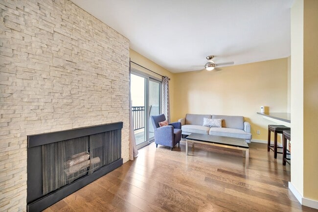 Building Photo - 141 S Clark Dr