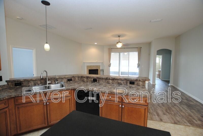 Building Photo - 599 Chestwood Chase Dr