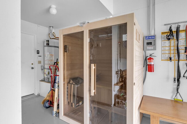 Building Photo - 17 Lugo Dr