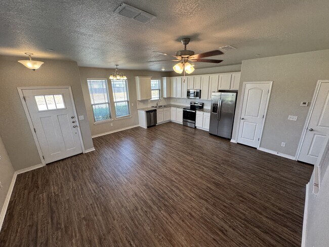 Building Photo - 7615 Stonehollow