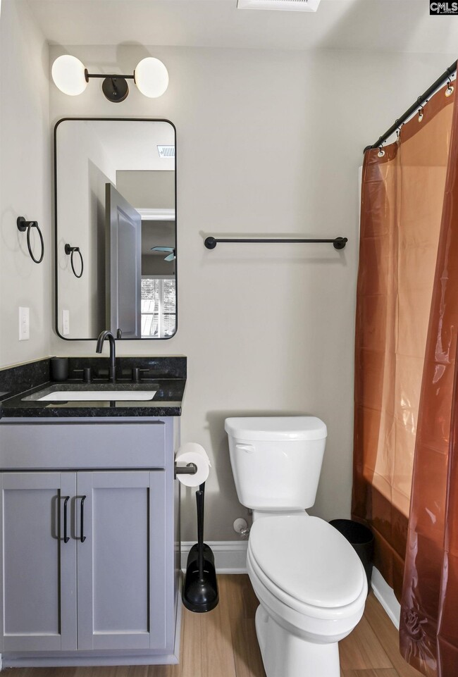 Building Photo - 816 Shull St