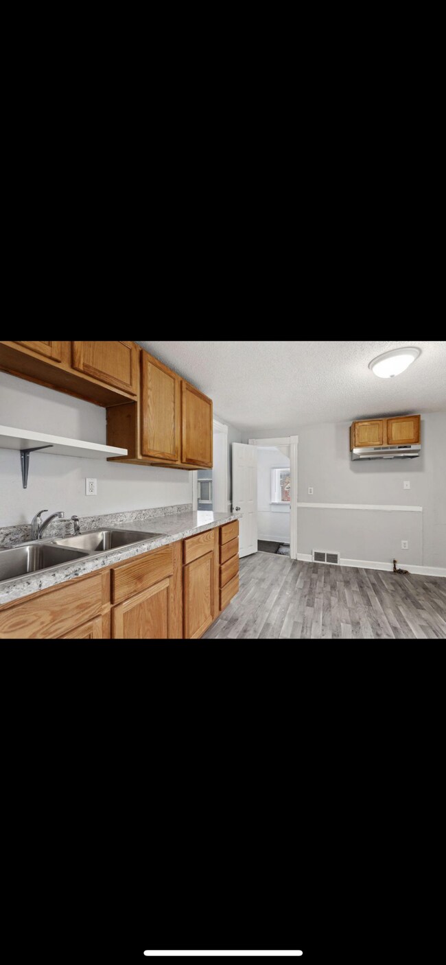 Building Photo - 1060 Arcade St