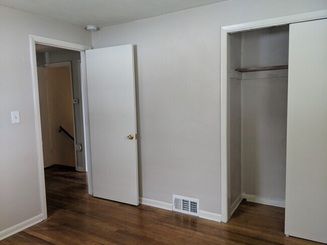 Building Photo - Beautiful and Spacious 4 Bedroom House nex...