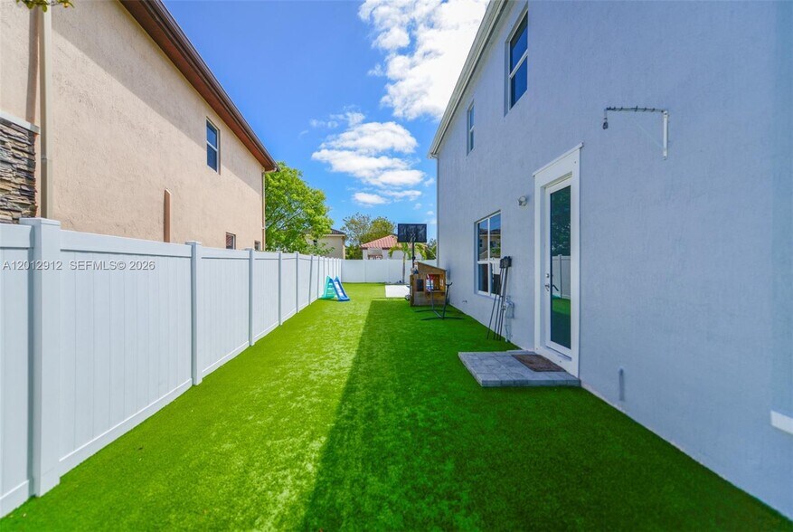 Building Photo - 9101 SW 169th Pl