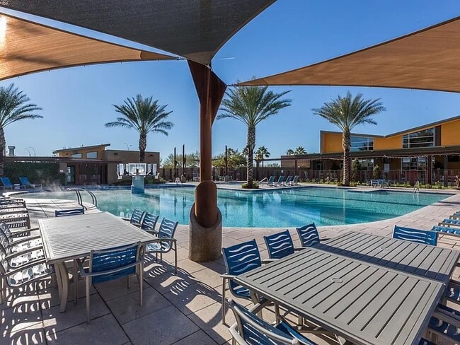 Building Photo - Spacious 3 Bed / 2 Bath Home with Stunning...