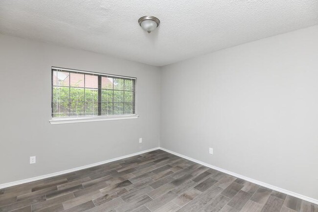 Building Photo - 1408 Sheffield Ct