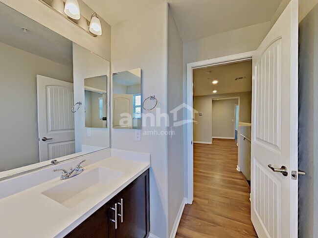 Building Photo - 20737 W Stone Hill Rd