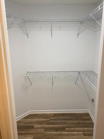 Building Photo - 9215 Ravenwing Dr