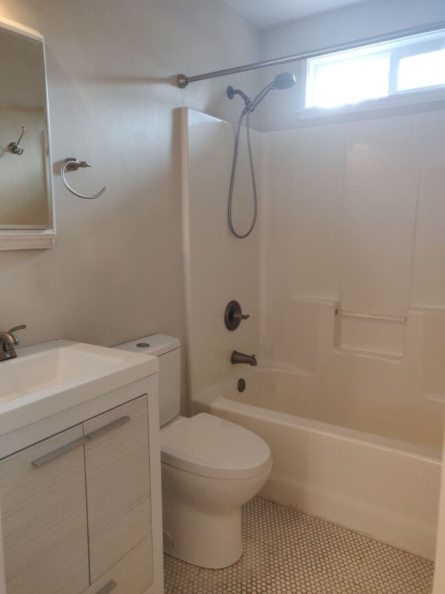 Building Photo - Urban Elegance Meets Ultimate Privacy Near Juniper Park
