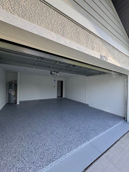 Building Photo - 10235 Alder Green Dr