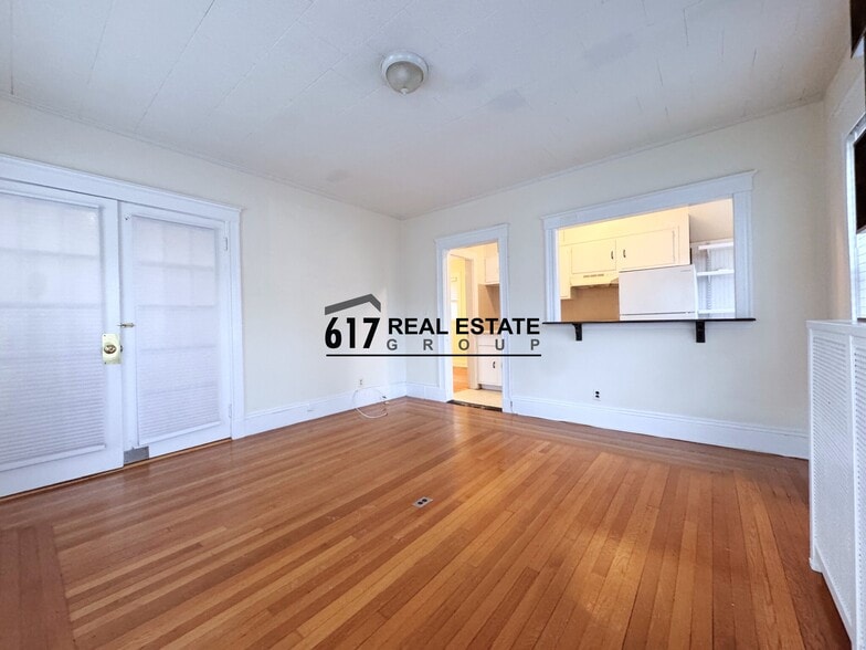 Building Photo - 2 Mapleton St